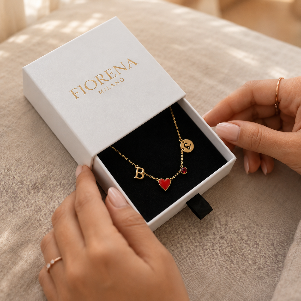 Babylon | Collar con inicial con forma corazón